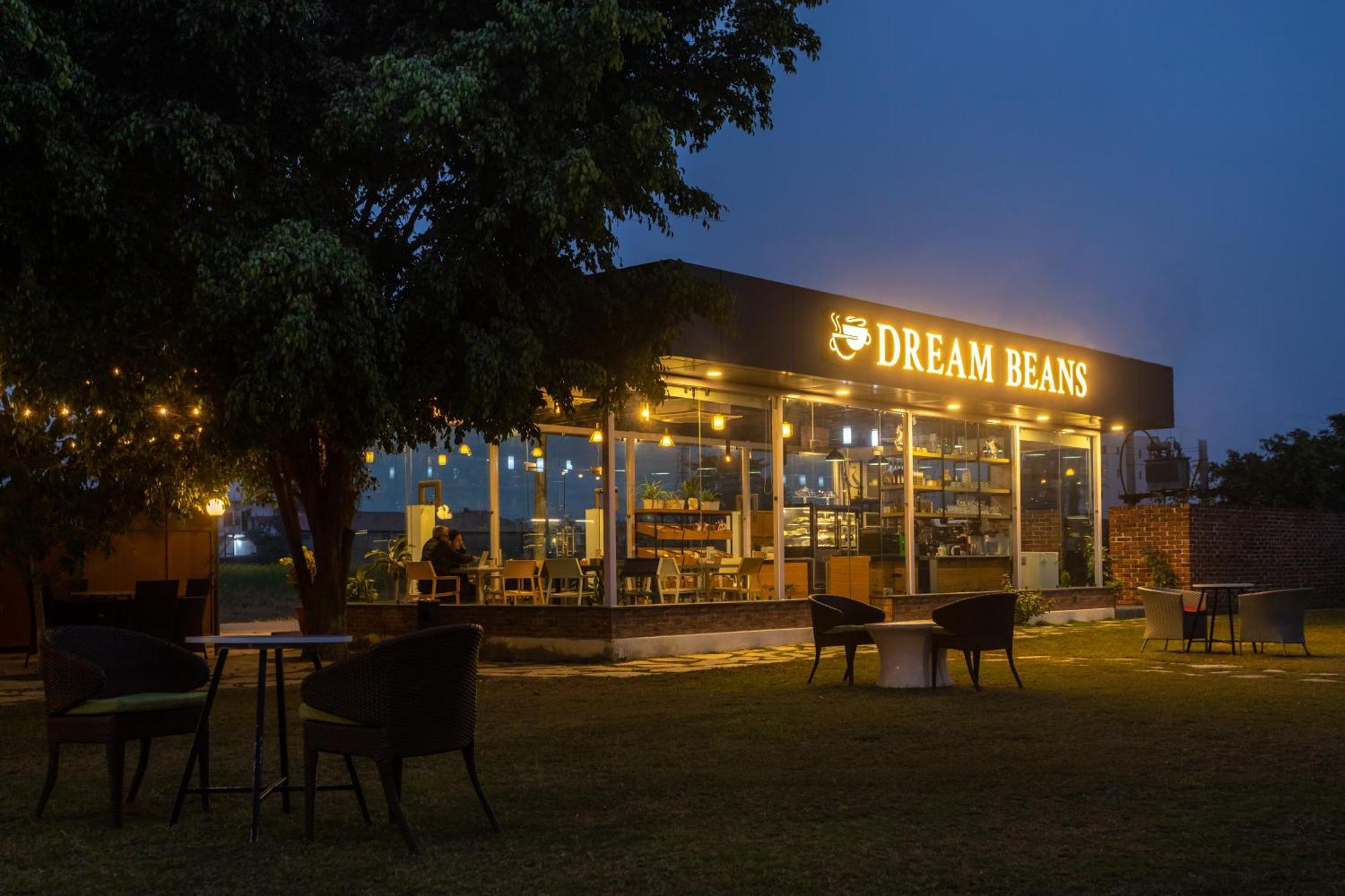 Dreamland Gold Resort & Hotel Bhairāhawā Kültér fotó